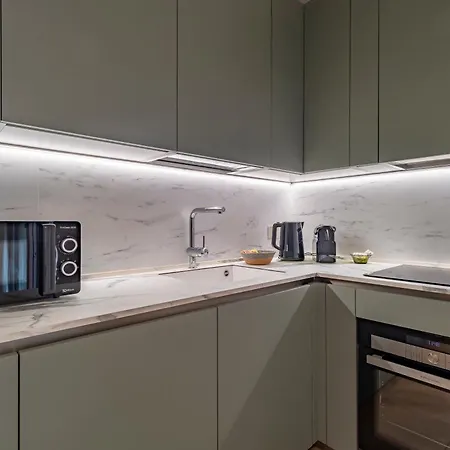 Апартаменты Aurealiving - Sage Luxury With Air Conditioning, Fast Wifi And Free Gym