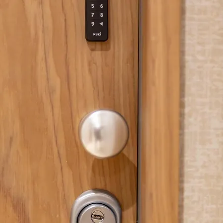 Апартаменты Aurealiving - Sage Luxury With Air Conditioning, Fast Wifi And Free Gym *