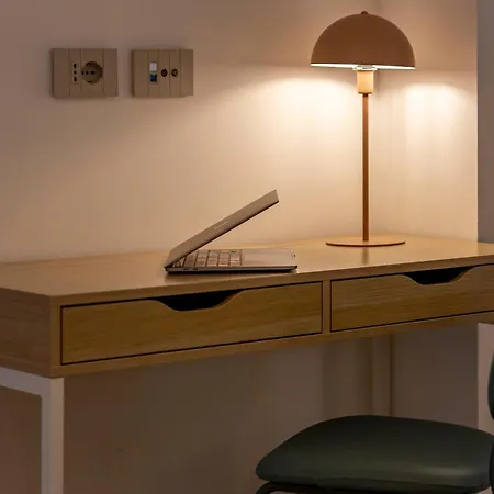 Aurealiving - Sage Luxury With Air Conditioning, Fast Wifi And Free Gym Апартаменты *